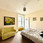 Georgian Luxury Apartment - Superfast Wifi - Parking Available