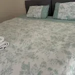 Spacious Room Close To Tram