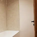 Elegant & Sunny 2Bd Basement Stay, Edinburgh!