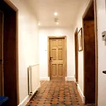 Elegant & Sunny 2Bd Basement Stay, Edinburgh!