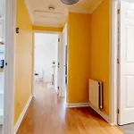 Chic 2-Bed Near Centre