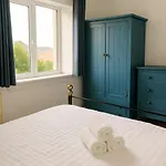 Cozy 2Br Flat Near City Centre Free Parking Fast Wifi