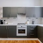 Elegant 2Br Apartment On Leven St