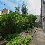 Gorgeous Georgian Garden Flat
