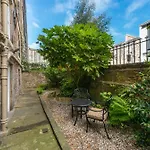 Gorgeous Georgian Garden Flat
