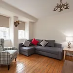 Royal Mile 2 Bedroom Apartment Next To The Castle