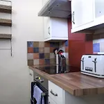2 Bedroom Apartment With Free Parking