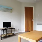 1 Bedroom Apartment By The Meadows Sleeps 2
