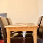 2 Bedroom Flat Off Leith Walk Accommodates 7