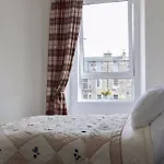 1 Bedroom Apartment In Edinburgh\'S New Town
