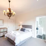 Frederick Street Apartment