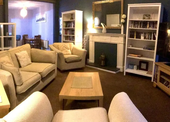 Gorgeous Abbeyhill Apartment