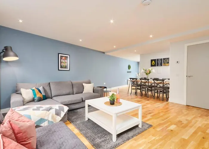 Stunning Edinburgh Townhouse // Sleeps 8