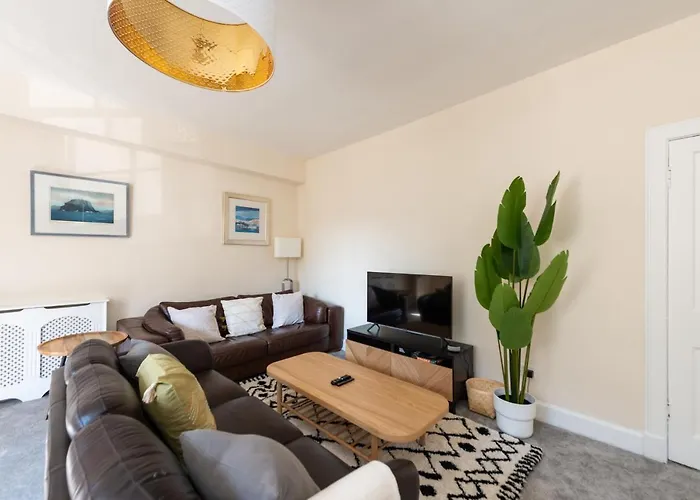 Lovely 3 Bed Apartment In Central Edinburgh