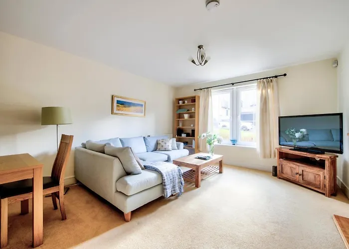 Guestready - Bright Home Near New Town