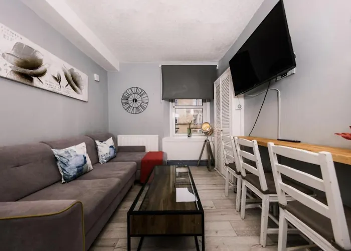 Cozy City Center Apt - Meadows 5!