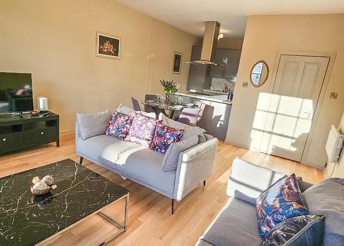 Royal Mile - Bright 2 Bedroom Apartment