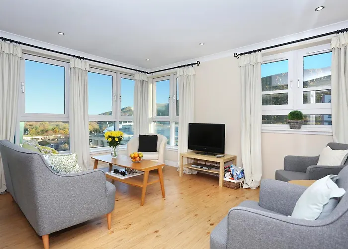 Edinburgh Central 2-Bedroom Apartment With Free Parking And Stunning Views