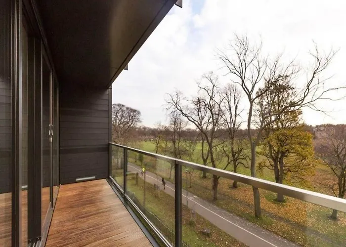 Stylish 2Br In Quartermile Balcony & Garden View