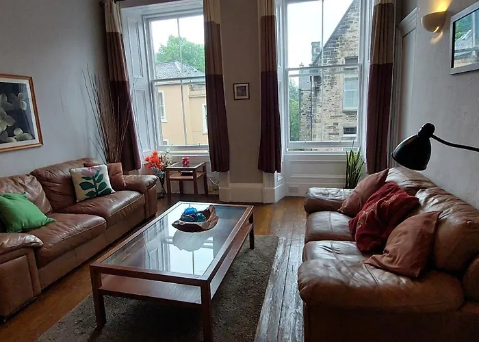Lauriston Place Apartment - Spacious 2 Bedroom Apartment