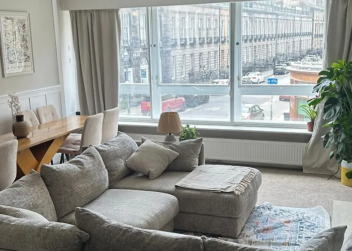 Duplex - City Centre 4-Bed Retreat