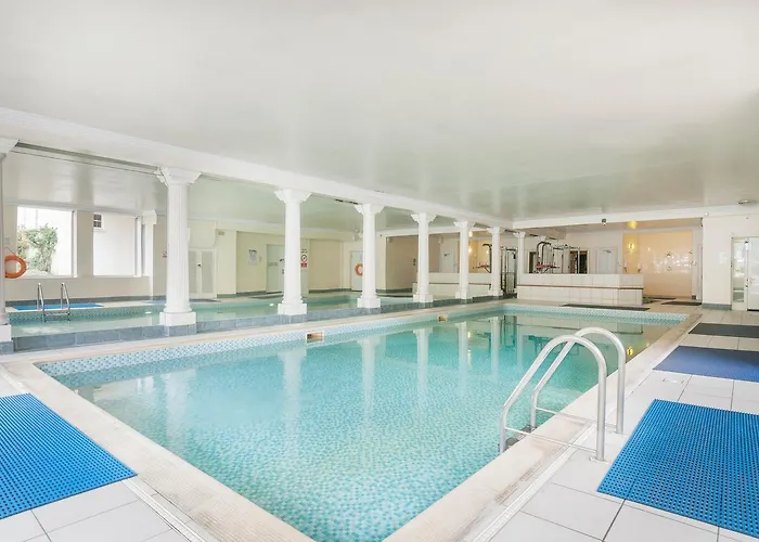 Stunning 2 Bed Near Haymarket With Pool