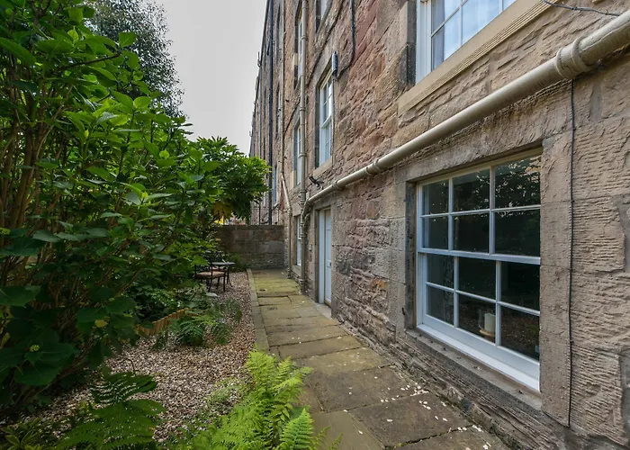 Gorgeous Georgian Garden Flat