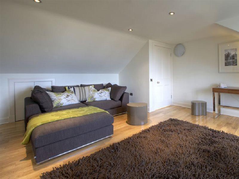 Clarendon Luxury Apartment