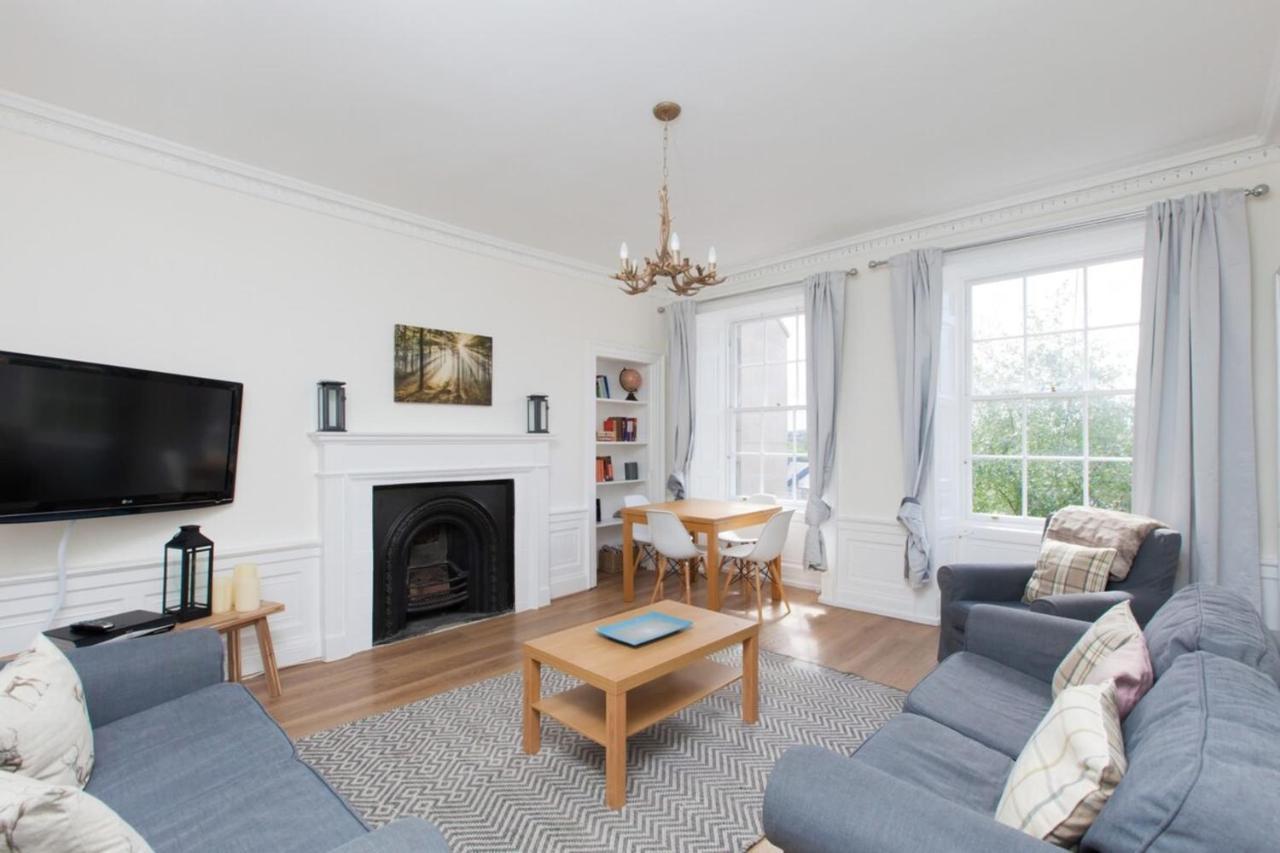 Spacious 4 Bedroom Near Meadows Apartment *