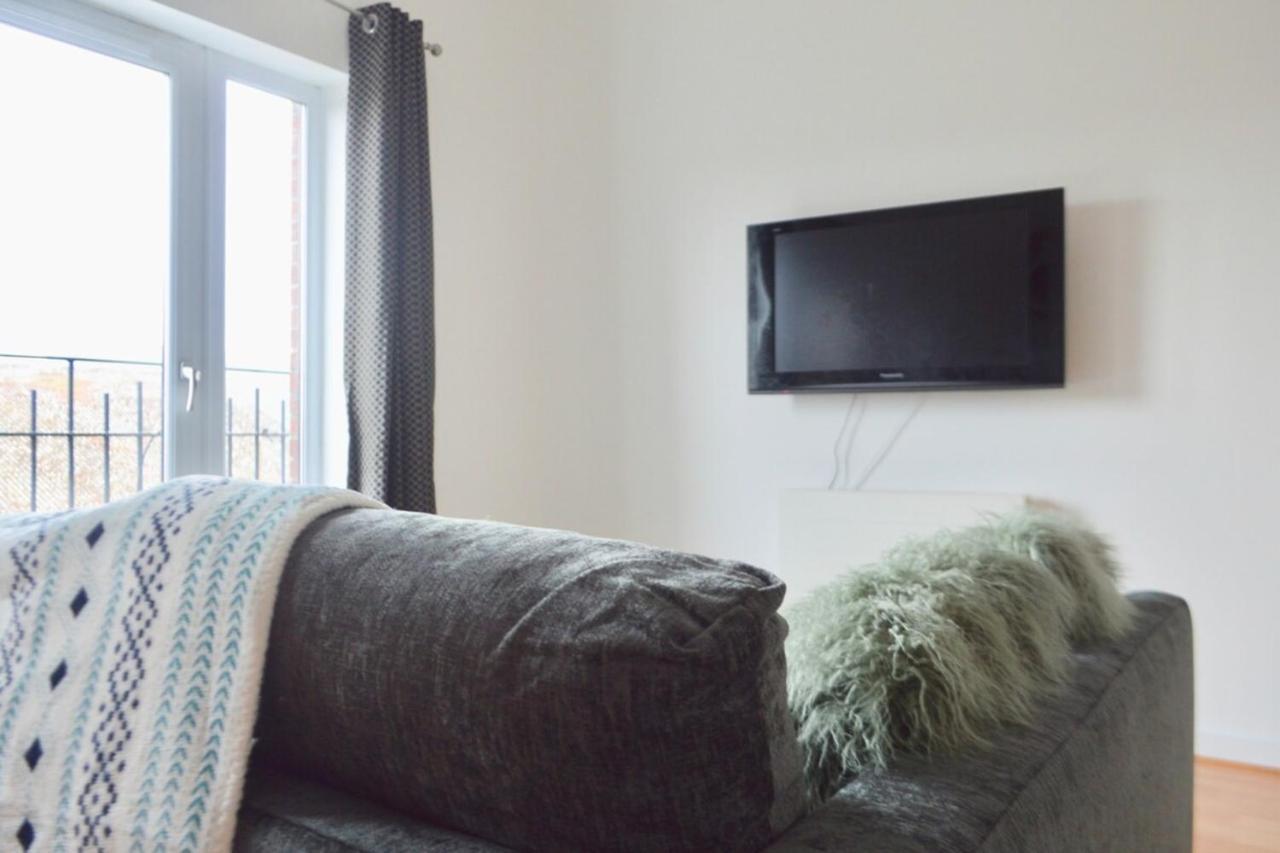 Modern & Light Flat In Vibrant Leith! *