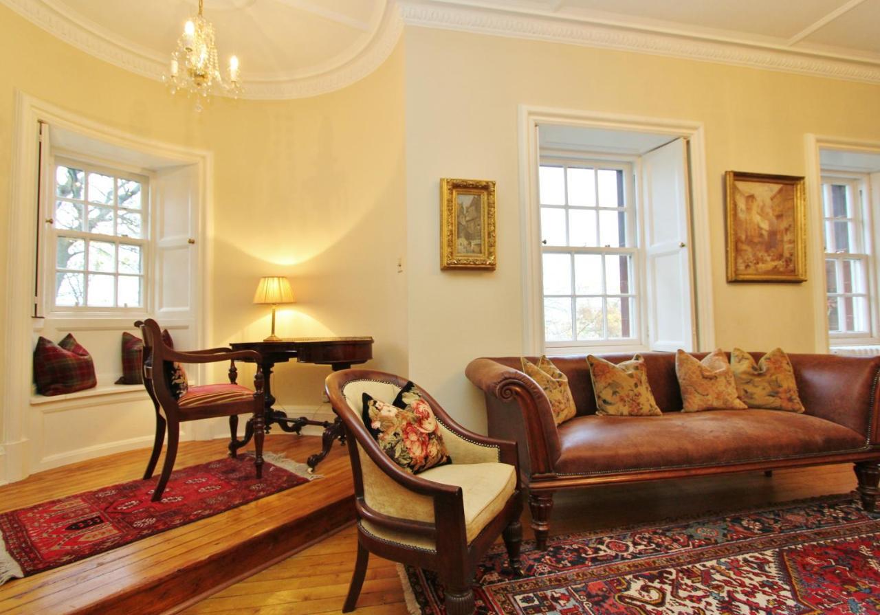 3 Bed Apt In Historic Ramsay Garden Edinburgh