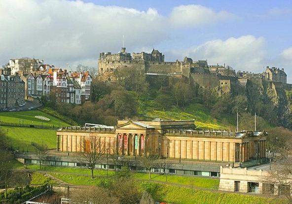 3 Bed Apt In Historic Ramsay Garden