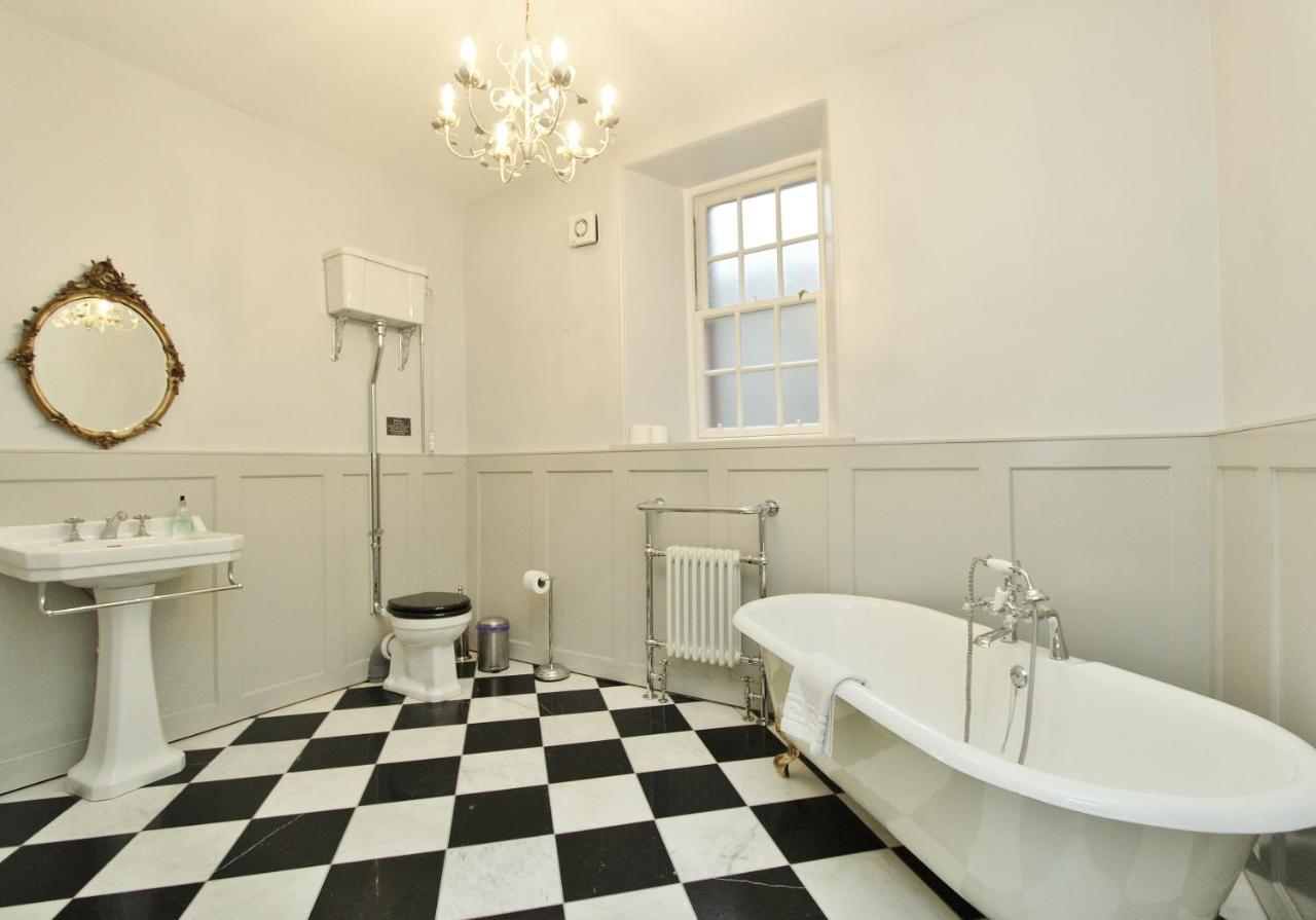 Apartment 3 Bed Apt In Historic Ramsay Garden *