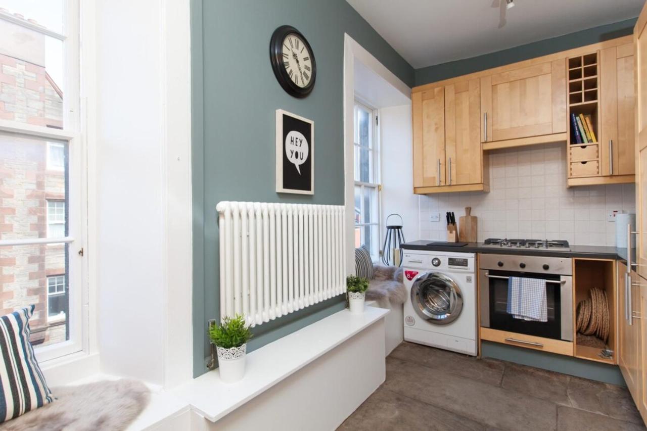 Spacious 4 Bedroom Near Meadows Apartment Edinburgh