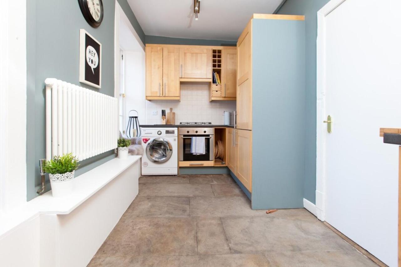 Apartment Spacious 4 Bedroom Near Meadows