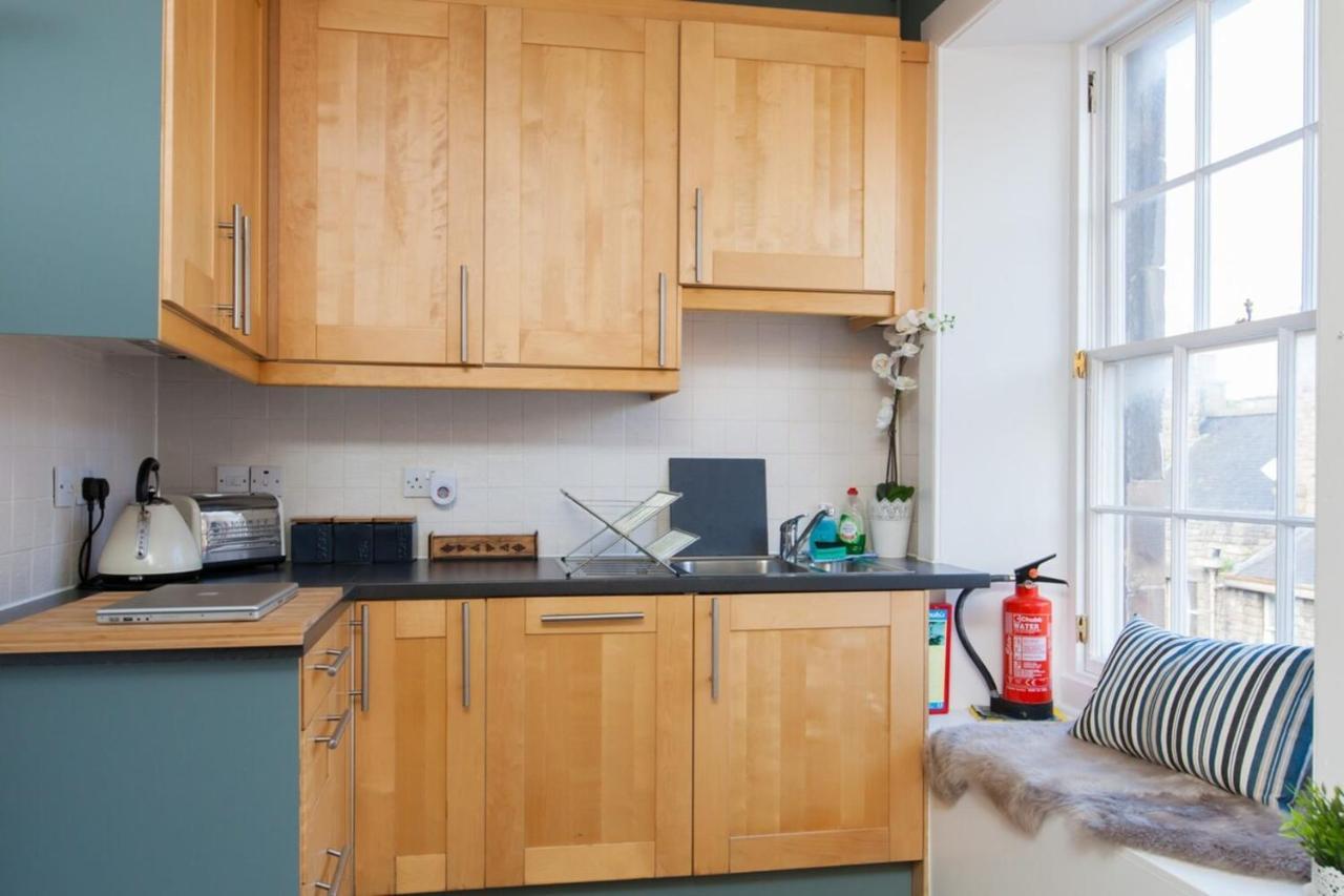 Apartment Spacious 4 Bedroom Near Meadows *