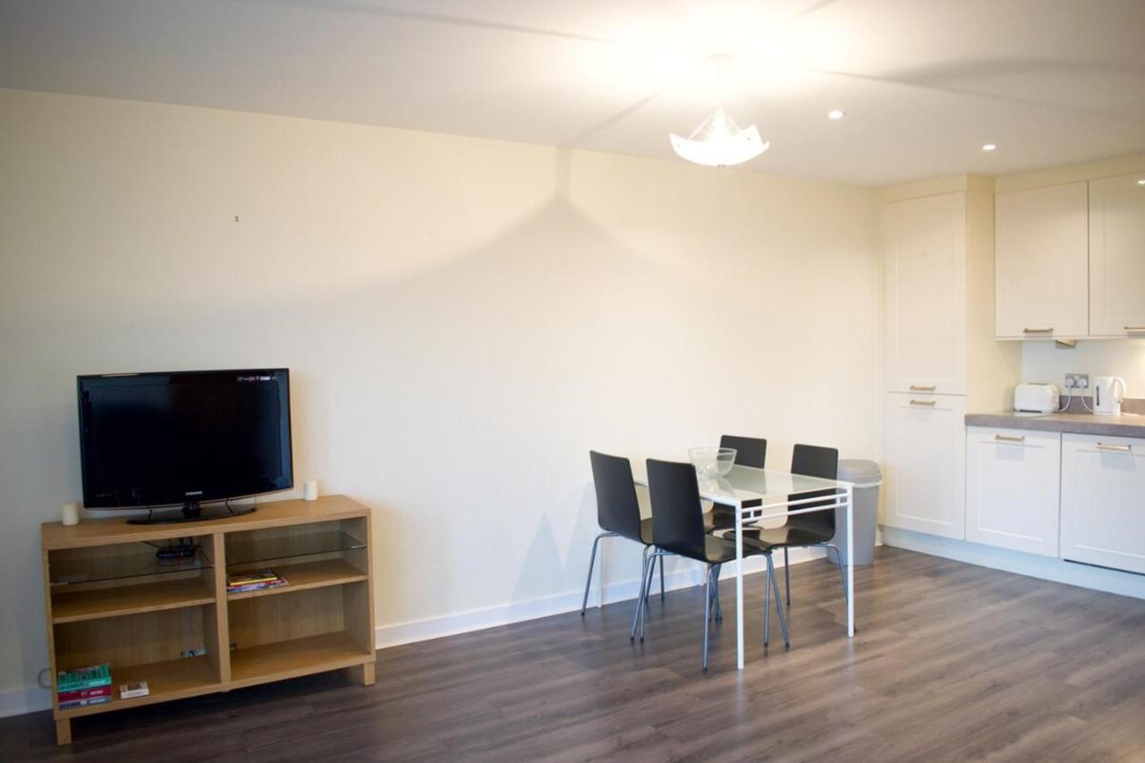 Large And Modern 2 Bed 2 Bath *