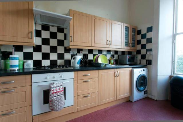 Lauriston Roomz