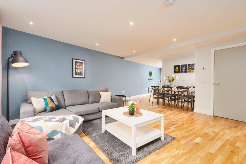 Stunning Townhouse // Sleeps 8 Holiday home