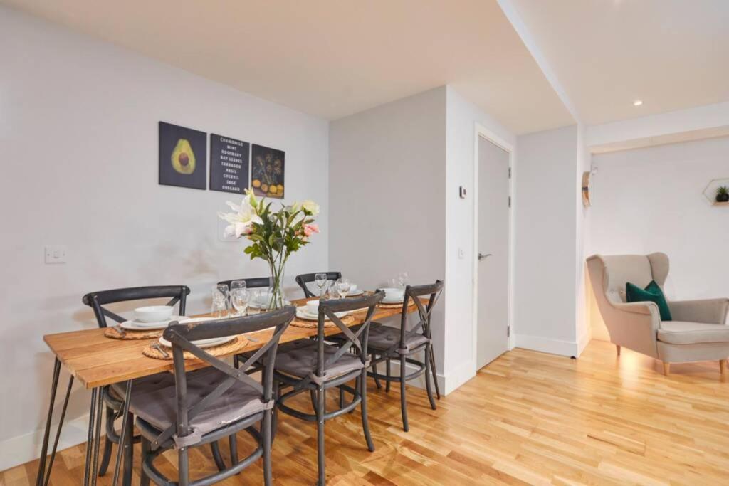 Stunning Townhouse // Sleeps 8 Edinburgh