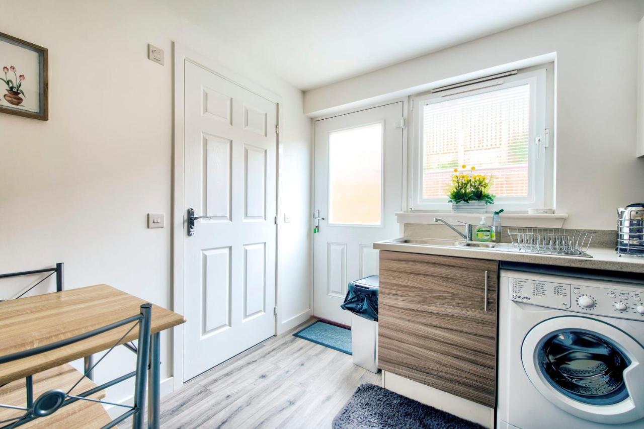Guestready - Serene 2br W Yard & Parking - Sleeps Up To 6 * EDI