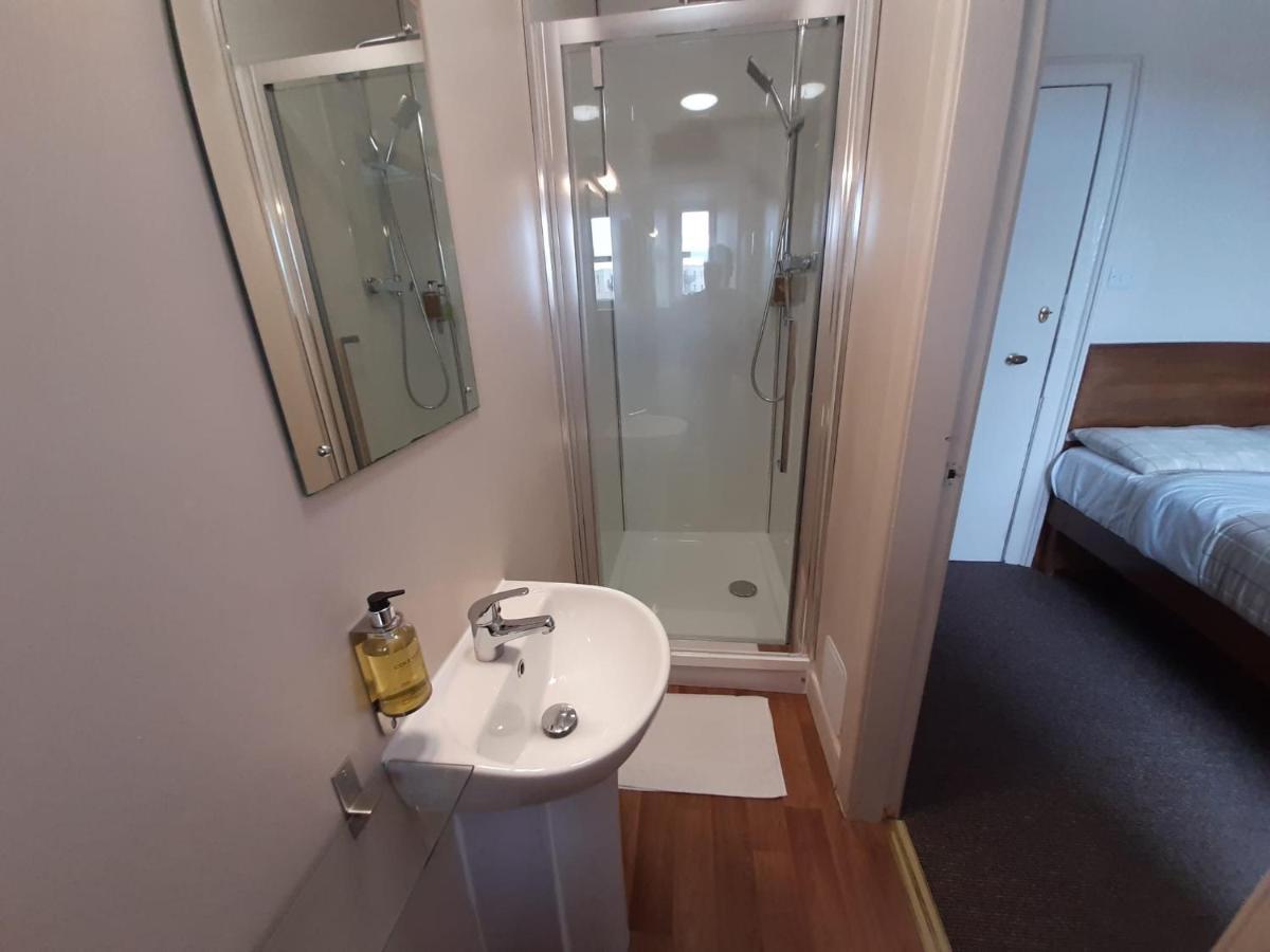 Adelphi Guest house 2*