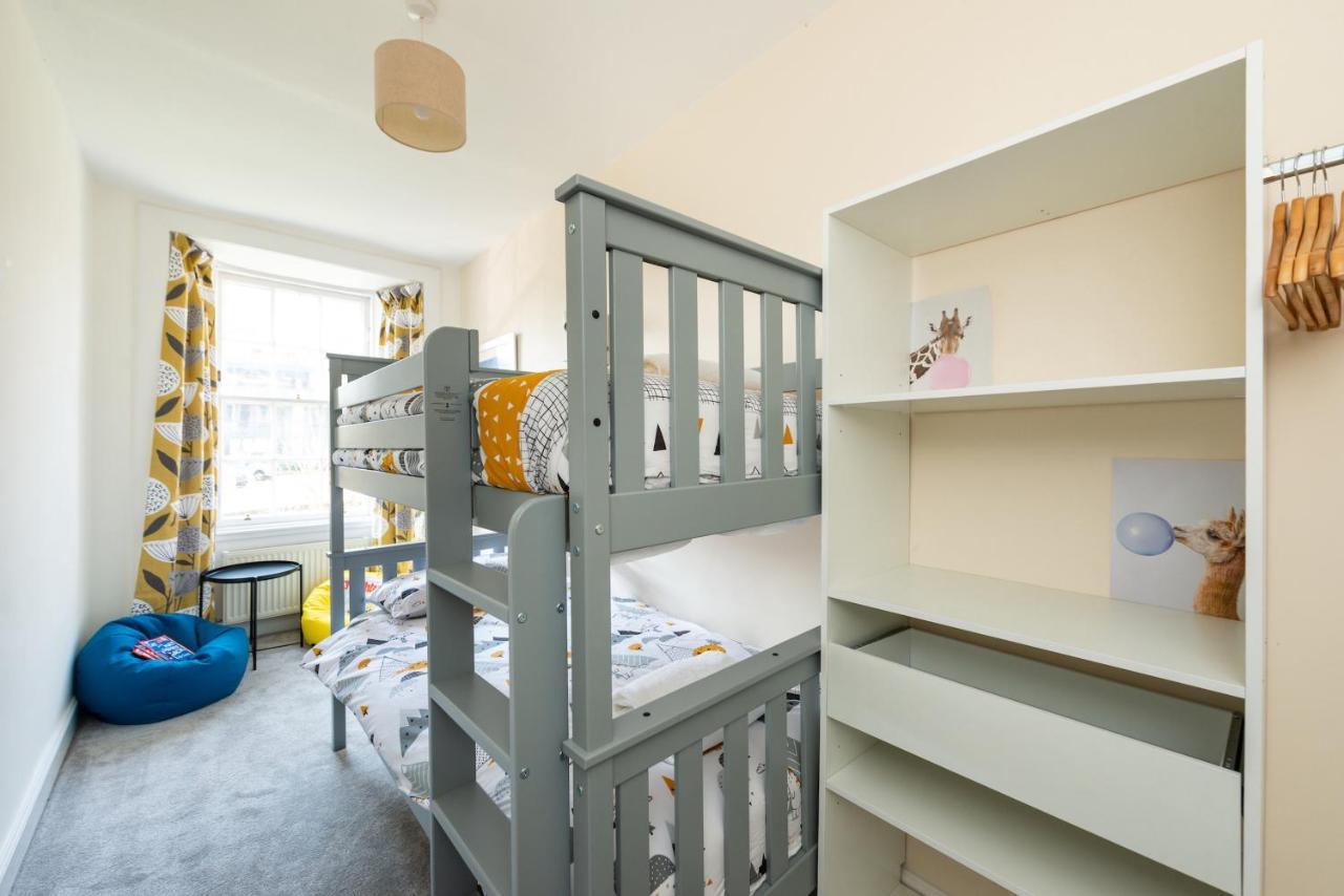 Lovely 3 Bed In Apartment *