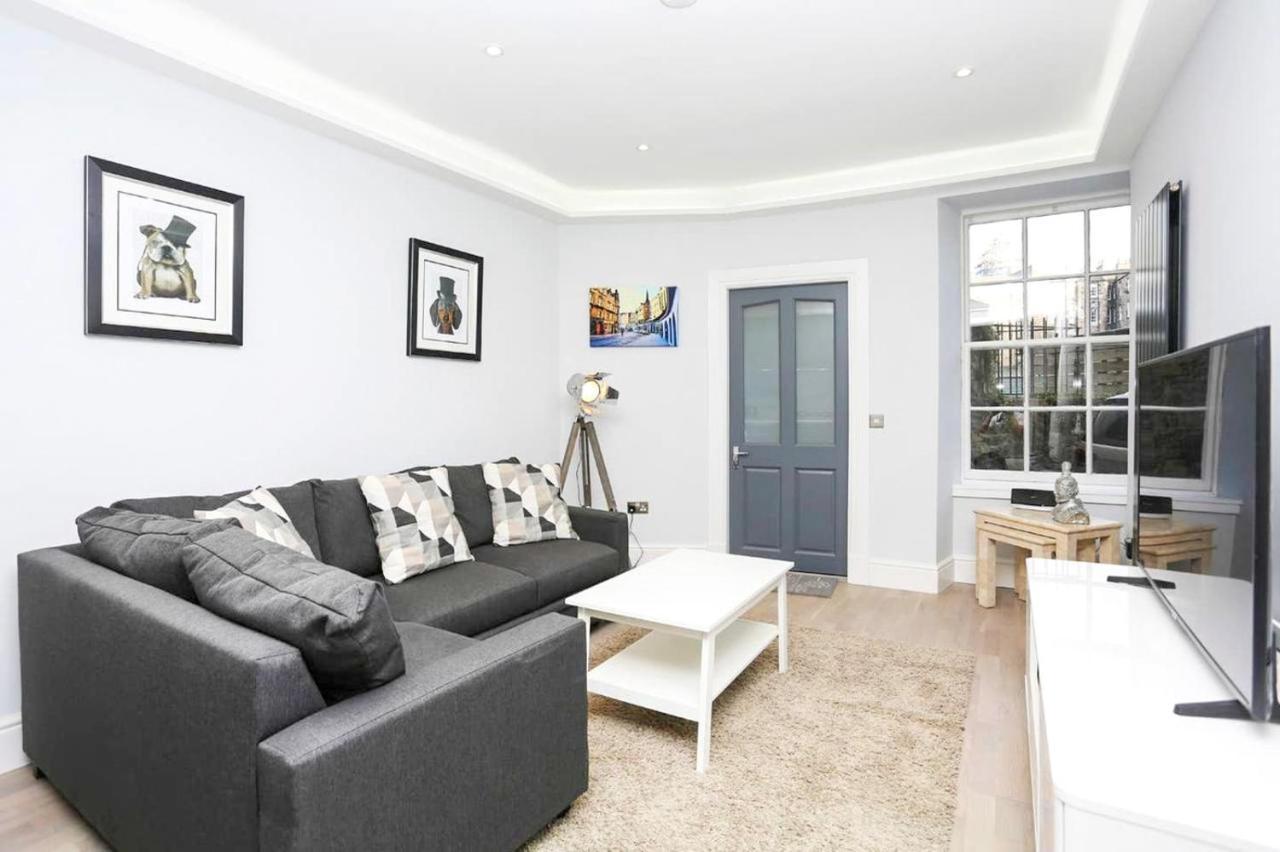 Ultra Modern, Stylish Next To Princes St * EDI