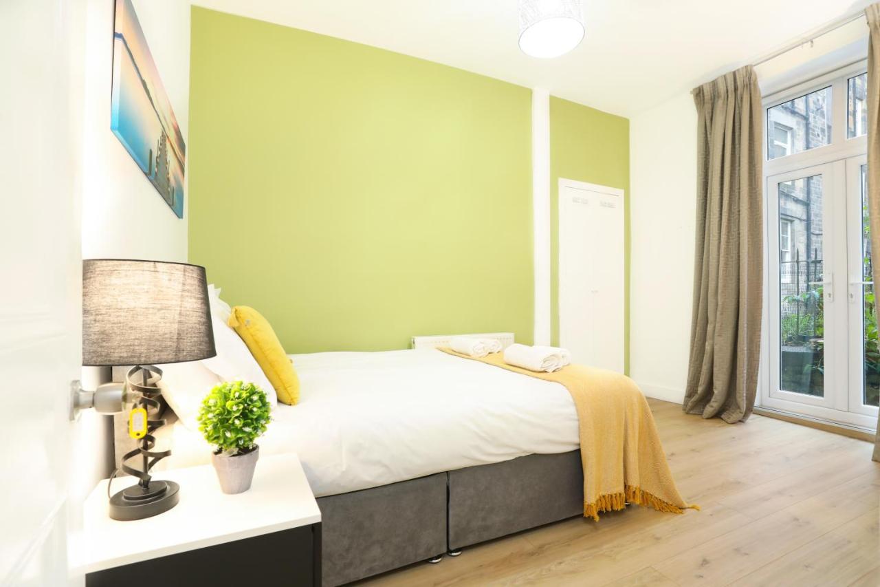 Stunning Modern 3 Bedroom *