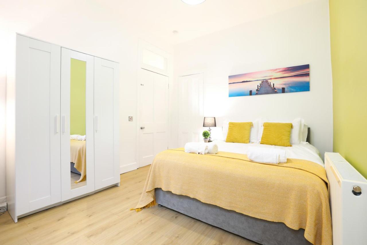 Stunning Modern 3 Bedroom Apartment EDI
