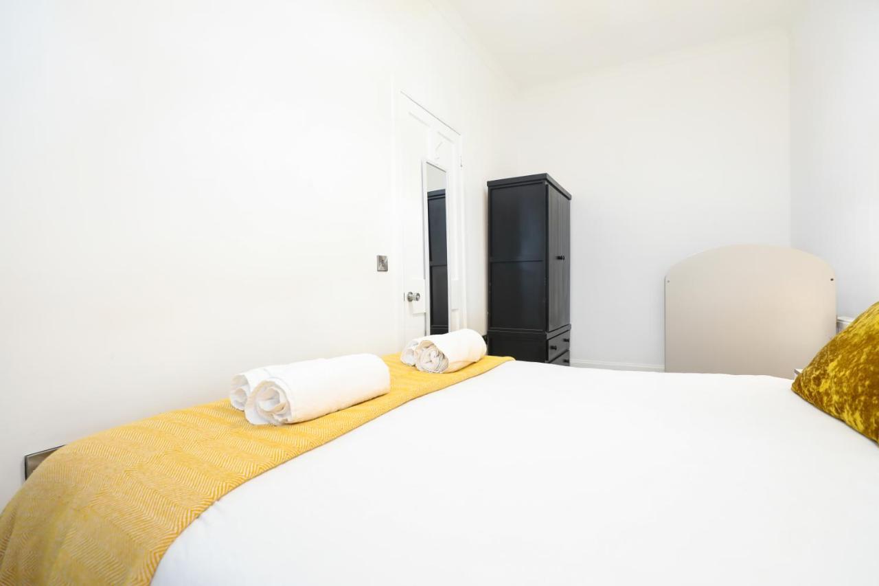 Stunning Modern 3 Bedroom Apartment EDI