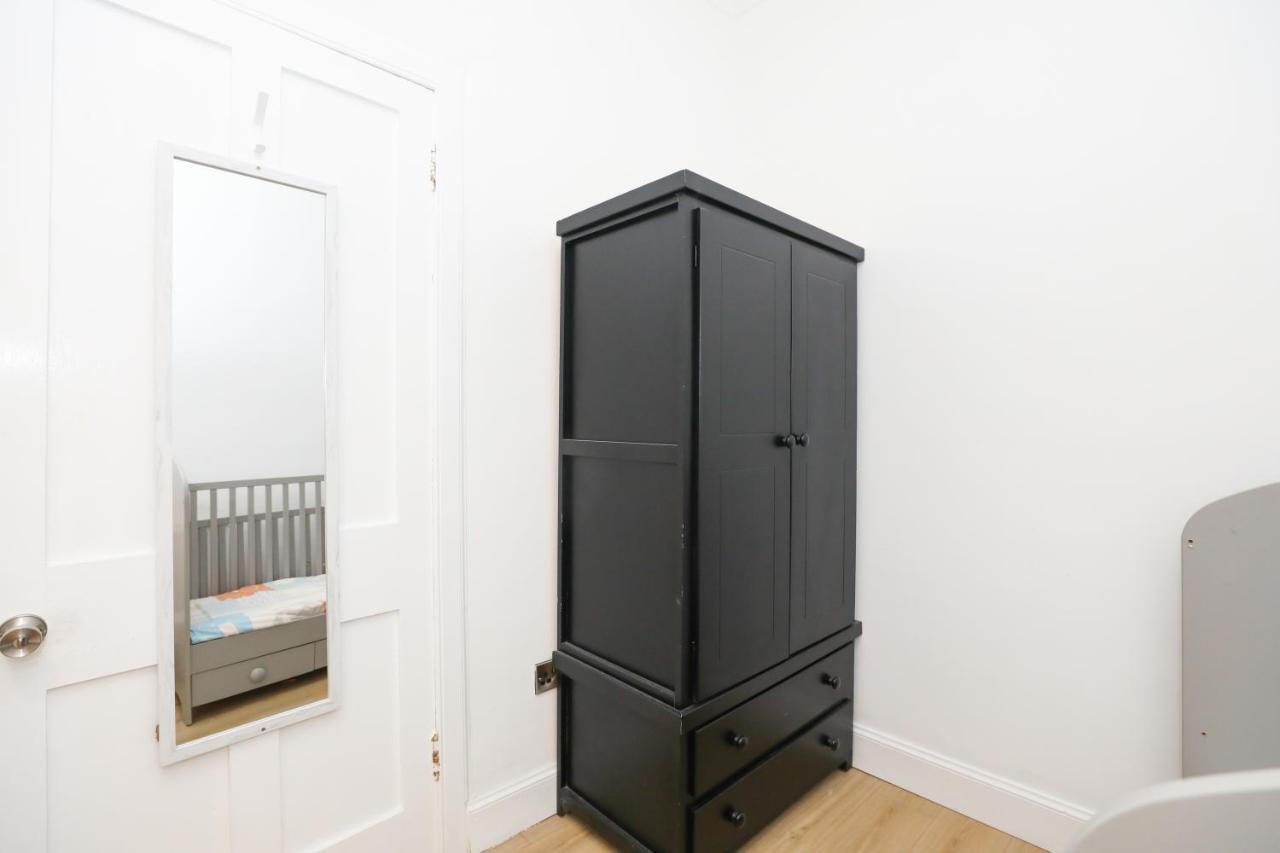 Stunning Modern 3 Bedroom *