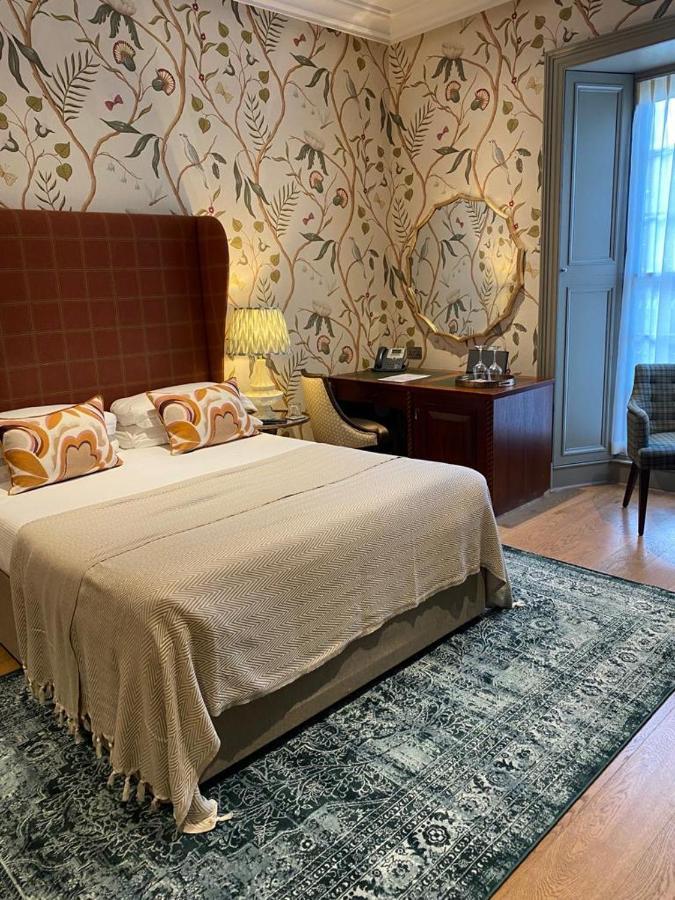 The Raeburn 4*