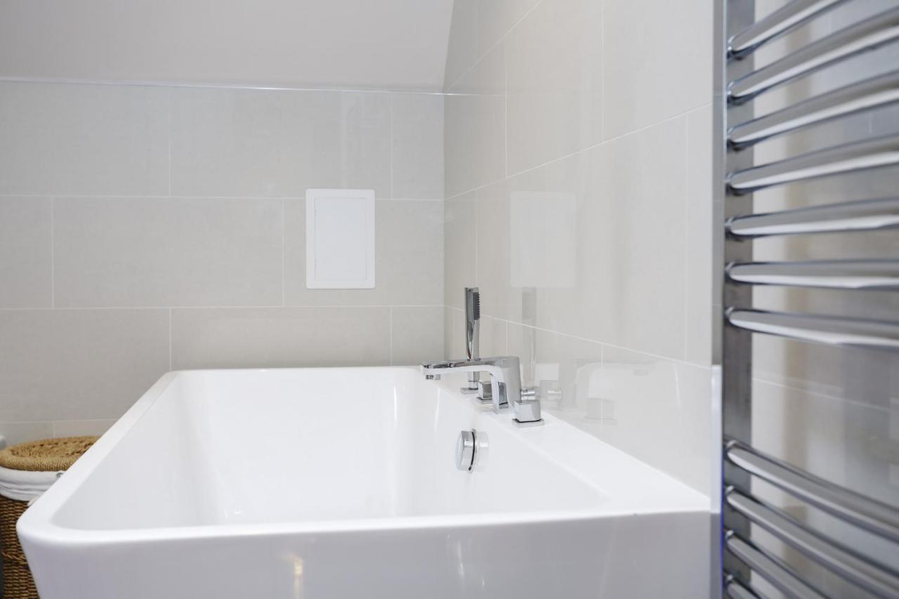 Fabulous 5 Double Bedroom Old Town Apartment
